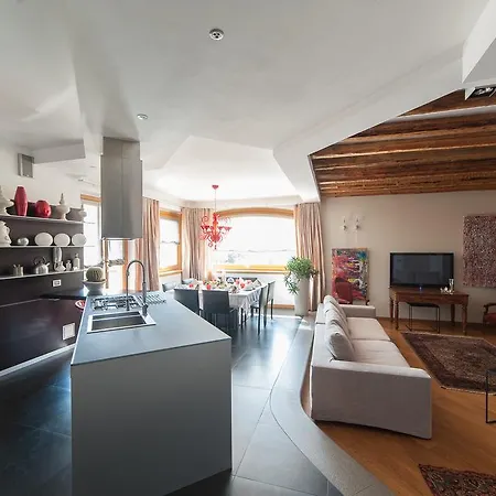 Aurea Villa